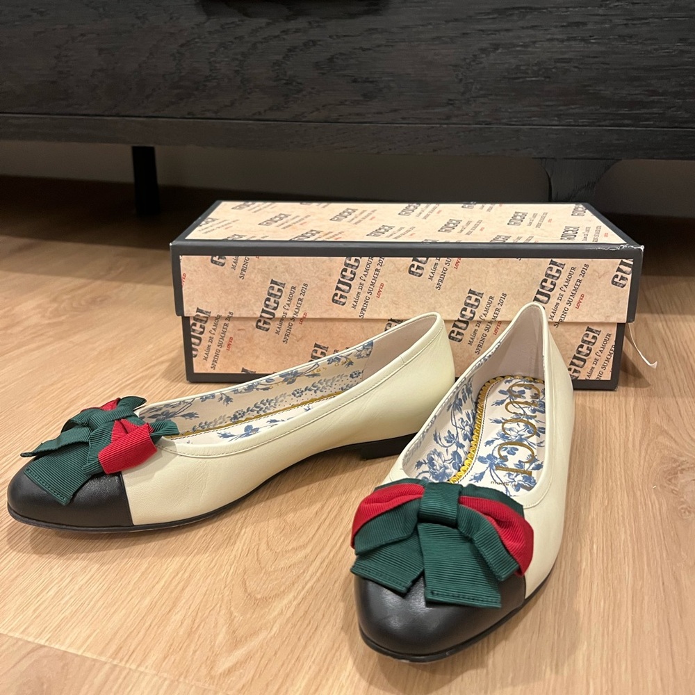 Gucci Leather Flats